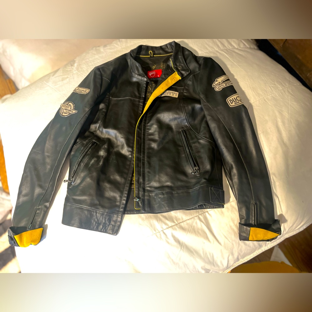 Women’s Ducati Italian leather riding jacket. Small.
